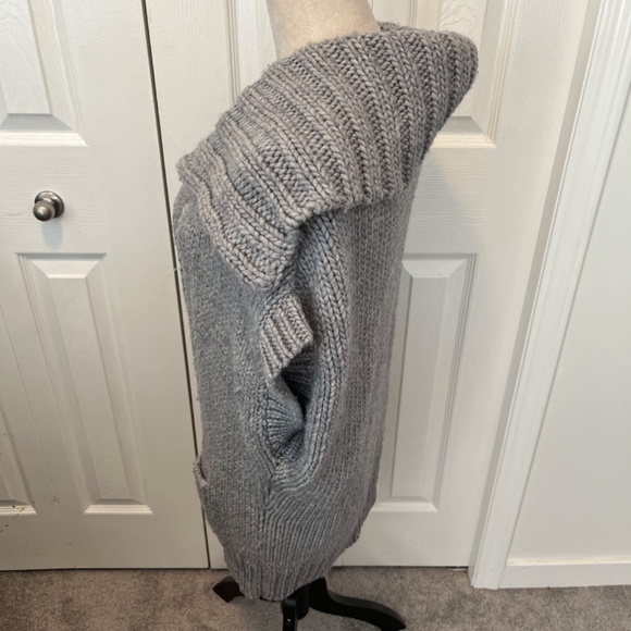 French Connection size M sweater - Picture 8 of 15